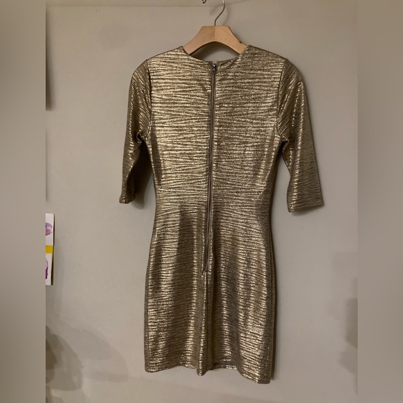 Alice + Olivia Delora Metallic - Picture 3 of 10